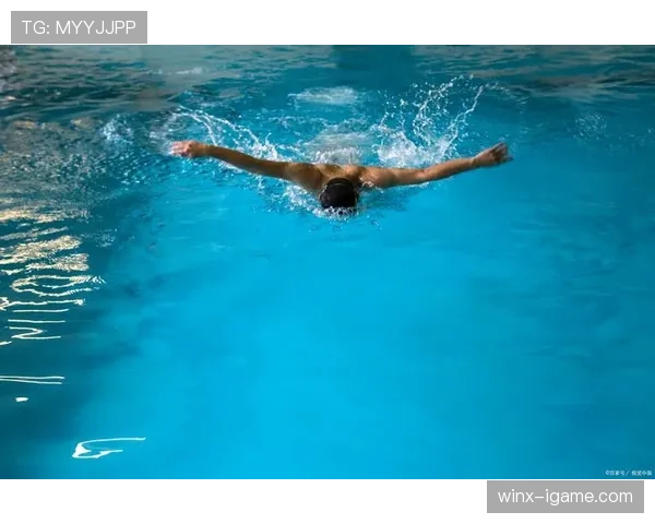 罗雪娟昔日辉煌再现：世界纪录保持者现身泳池，激励新一代运动员