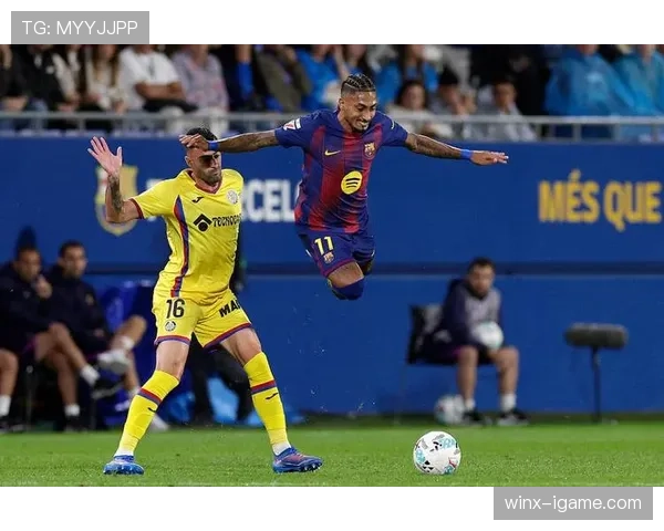 拉菲尼亚与亚马尔首发搭档默契十足,联手助球队取胜表现抢眼 拉菲尼亚与亚马尔首发搭档默契十足,联手助球队取胜表现抢眼