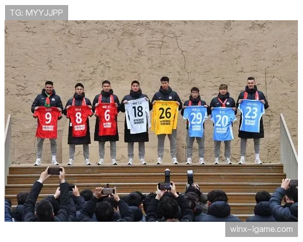 新赛季足球联赛揭幕，各队阵容表现引关注