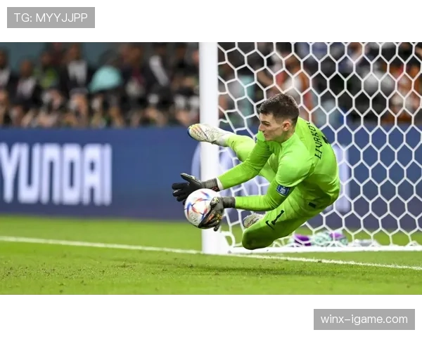 点球击中门框后能补射吗？规则如何判定二次触球