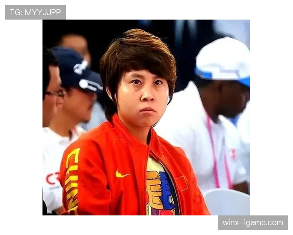 王濛在家切个西瓜都像在冰场压步